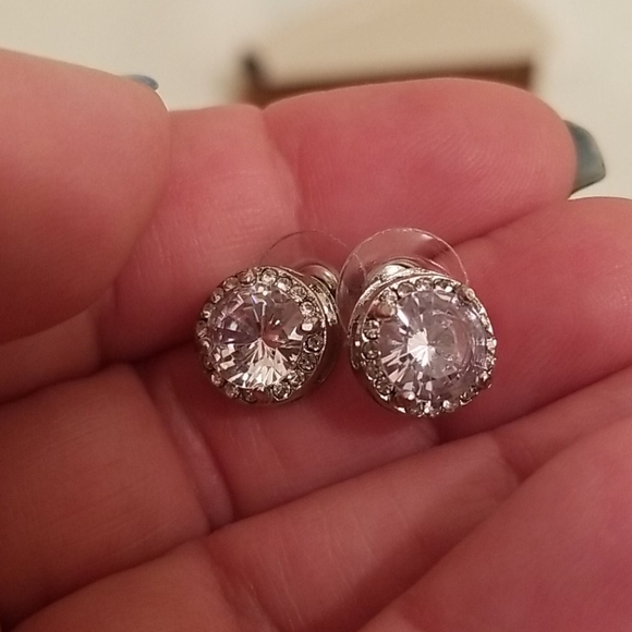 🎁18 k White GoldPlatedCrystalZircon InlaidEarrings - Picture 9 of 11